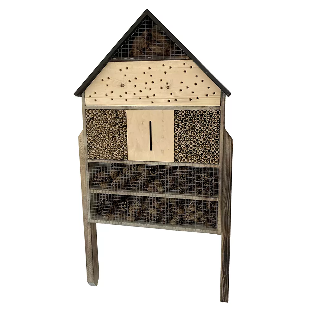 groot insectenhotel op palen